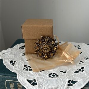 Elegant Gold-Toned Starburst Brooch